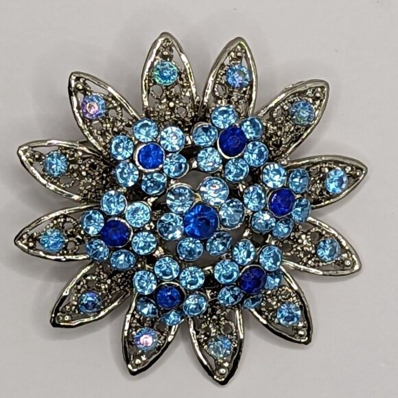 Jewelry - Sky Blue Navy Blue Rhinestone Circular Cluster Brooch EUC